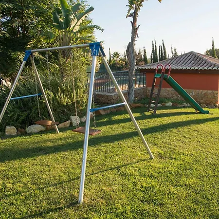 Elegant House With Pool By Homing Dom wakacyjny *