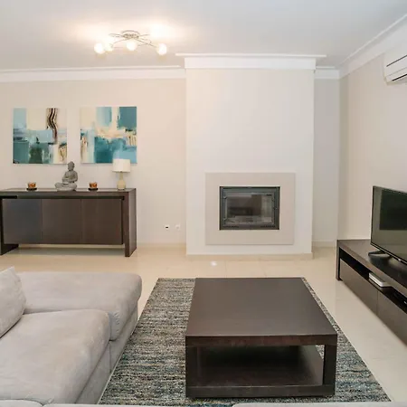 Elegant House With Pool By Homing Portimão