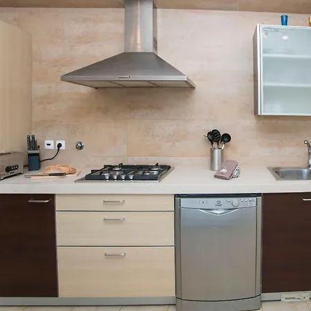 Elegant House With Pool By Homing