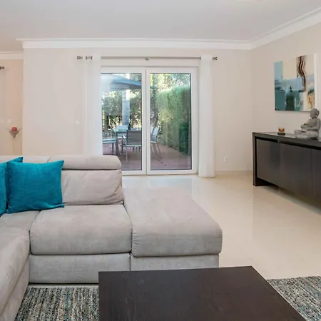 Elegant House With Pool By Homing Сasa de vacaciones