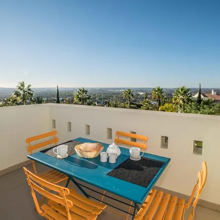 Elegant House With Pool By Homing Сasa de vacaciones